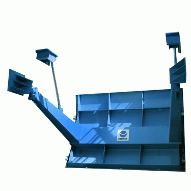 Pivoting radial or taintor gate for water level control in channels and spillways and for regulation and discharge of bottom outlets in dams and reservoirs